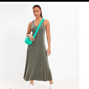 Lou & Grey sandwashed seamed V-neck midi dress